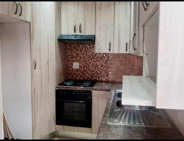 4 BEDROOM HOUSE FOR SALE IN PROTEA GLEN